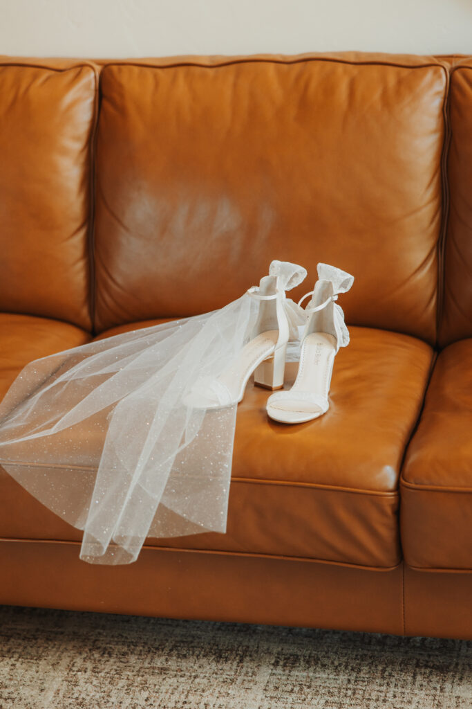 Bridal shoes with bows
